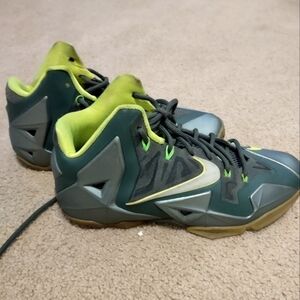 Nike LeBron 11 dunk man size 8.5